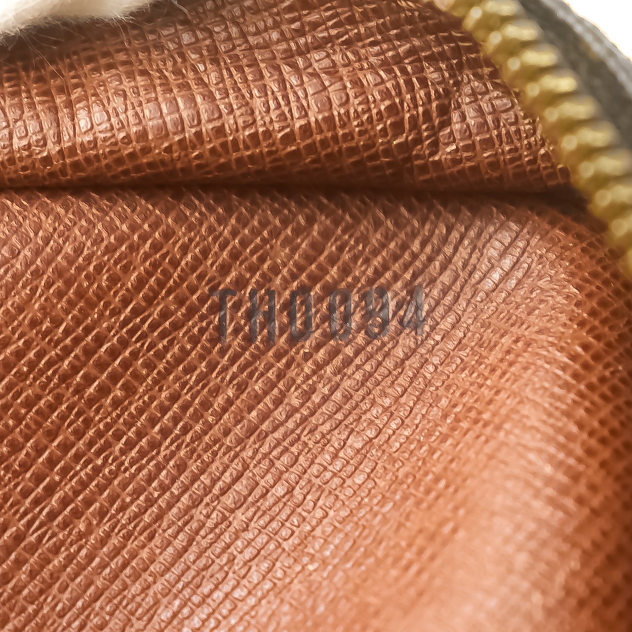 ルイヴィトン モノグラム ポルト・ドキュマン・ヴォワヤージュ M53361 デートコード2